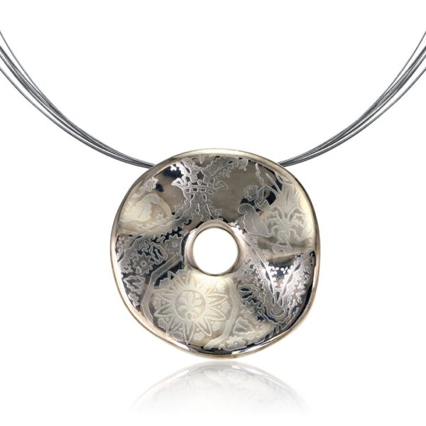 Jednoduchý platinový okrúhly prívesok z jemného porcelánu