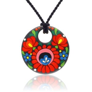 Tradicionális Fekete Matyó Finomporcelán Nyíló Labdarózsa kerek medál Tradicionális Fekete Matyó Finomporcelán Nyíló Labdarózsa kerek medál