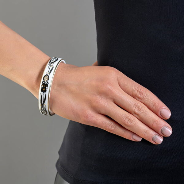 Jemný porcelánový náramok Infinity