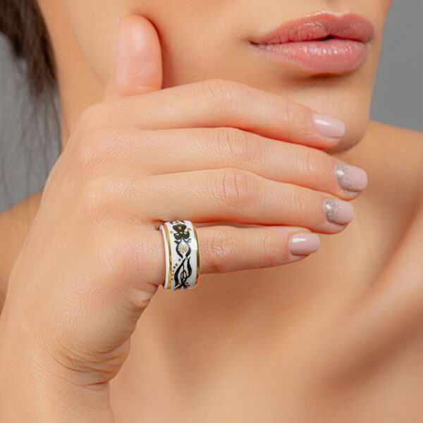 Jemný porcelánový prsteň Infinity