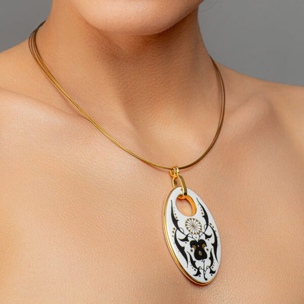 Jemný porcelánový oválny prívesok Infinity