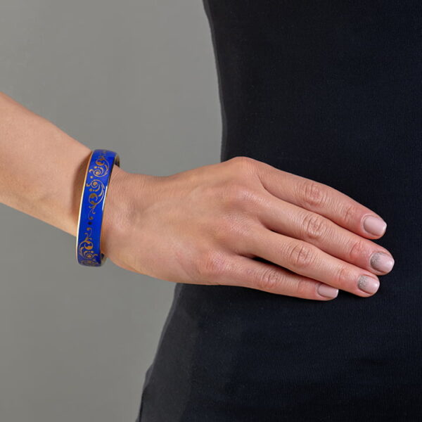Barokový modrý náramok z jemného porcelánu