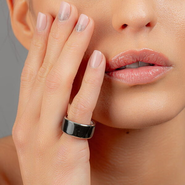 Minimálny čierny a platinový prsteň z jemného porcelánu