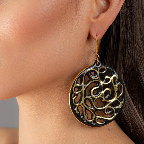 Aero čierne a zlaté jemné porcelánové náušnice (60 mm)